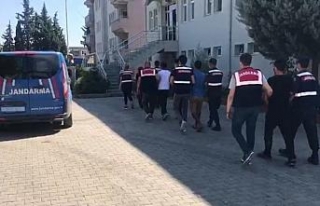 İzmir’de jandarmadan terör operasyonu: 4 gözaltı