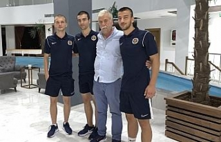 Menemenspor’da 3 altyapı oyuncusu profesyonel oldu