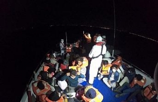 Çeşme açıklarında 40 düzensiz göçmen kurtarıldı