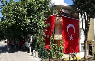Şehit Tuğgeneral Erdoğan’ın evi Türk bayraklarıyla...