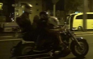 Tehlikeli yolculuk korkuttu: Bir motosiklete 4 kişi...