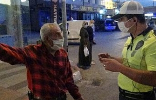 Yaşlı adamla polisin ilginç ’maske’ diyaloğu