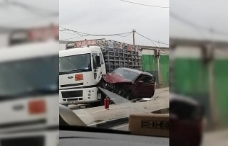 Bursa’da otomobil ile tüp yüklü kamyon çarpıştı...