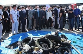İzmir’de denizden çıkan çöpler şoke etti
