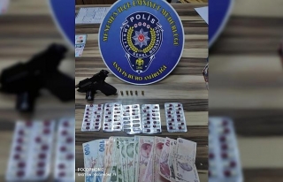 İzmir’de gasp şüphelileri polise yakalandı:...