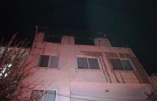 İzmir’de korkutan ev yangını: İtfaiye eri dumandan...
