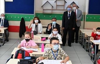 Vali Şıldak, okullarda alınan pandemi önlemlerini...