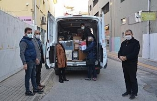 İzmir’e 100 koli yardım yola çıktı