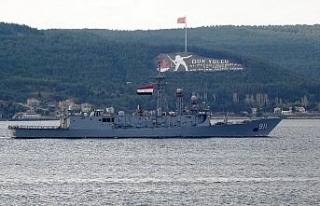 Mısır savaş gemileri Çanakkale Boğazı’ndan...