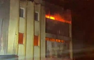 İzmir’de iki ayrı fabrikada yangın paniği