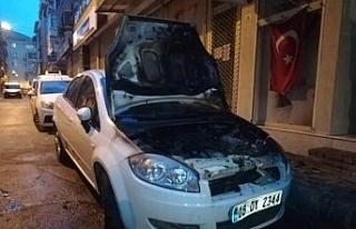 İzmir’de park halindeki araç kundaklandı