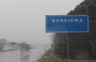 Bandırma’nın yüksek kesimlerinde kar yağışı...