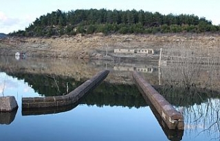 Baraj suyu çekildi, 2 bin yıllık tarihi köprü...