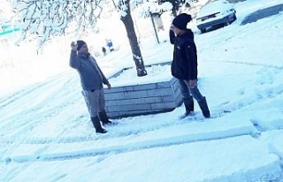 Burhaniye’de kar yağışı etkili oldu