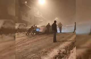 Bursa’da kar kazaları kamerada...Sürücüler zor...