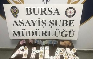 Bursa’da yeni yıla kumar oynayarak girenlere polis...