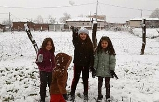 Bursa’ya kar yağışı başladı, keyfini çocuklar...