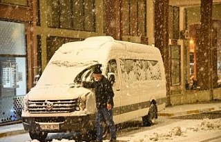 Dursunbey’de kar yağışı başladı
