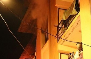 İzmir’de yangın paniği: 1’i bebek 4 kişi dumandan...