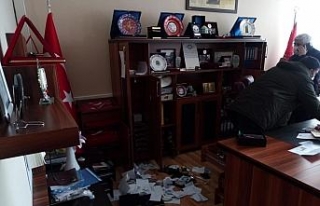 Bursa’da 3 okulu soyan hırsızlar kamerada...