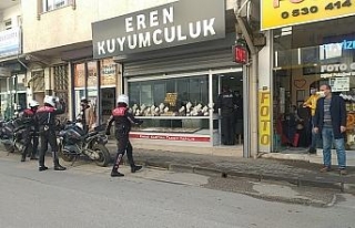 Bursa’da kuyumcuyu pompalı tüfekle soyan iki kişi...
