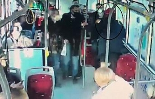 İzmir’de tesettürlü kadına saldırının görüntüleri...