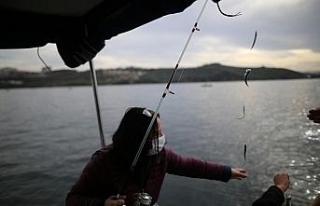 Bursa’da balıkçı kadınlar 40 yıllık oltacılara...