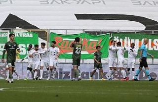 TFF 1. Lig: Bursaspor: 1 - Akhisaspor: 2 (İlk yarı...