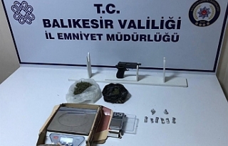 Burhaniye ve Gömeç'te polis 5 kişiyi yakaladı
