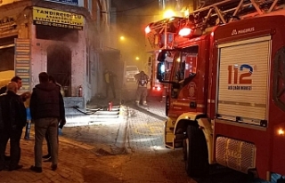 Bandırma'da yangında iş yeri kullanılamaz...