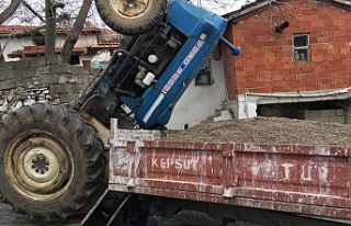 Kepsut'ta korkunç kaza: Traktör adeta şahlandı....
