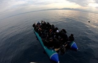 Ayvalık’ta 60 göçmen kurtarıldı