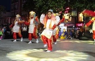 Burhaniye de Halk Oyunları ve Dans Gecesi coşkusu