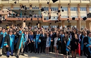 Burhaniye’de üniversiteli gençlerin mezuniyet...