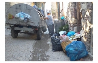 Ayvalık Belediyesi, bayramda iki bin ton çöp topladı