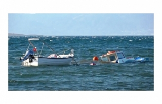 Ayvalık’ta şiddetli poyraz balıkçı teknelerini...