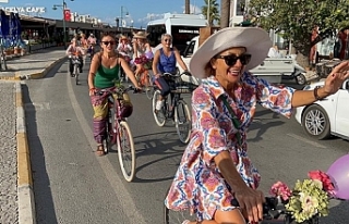 Süslü Kadınlar Bisiklet Turu Ayvalık’ta Yapıldı