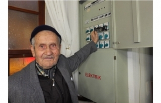 Burhaniye’de Nuri Dede 16 yıldan Beri Caminin Elektriklerini...