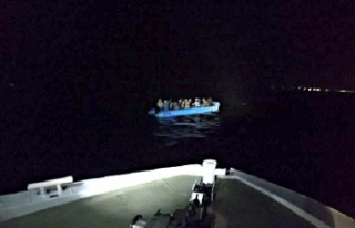 Ayvalık’ta 42 göçmenin hayatı kurtarıldı