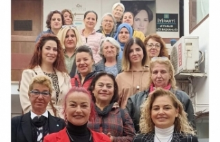 Ayvalık’ta İYİ Partili kadınlardan Kadın Hakları...