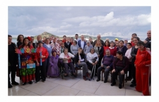 Başkan Ergin, özel günde engellilerin aileleriyle...