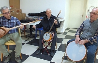Burhaniye’deki Emekliler Korosu Konserlere Hazırlanıyor