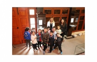 Burhaniye’de Minik Öğrencilerden Müzeyi Ziyaret...