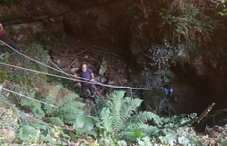 Manyas'ta 40 metre derinliğindeki mağaraya...