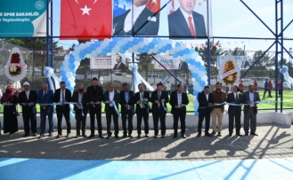 Yeniköy İlköğretim Okulu bahçesine yapılan Halı Saha açılışı yapıldı.
