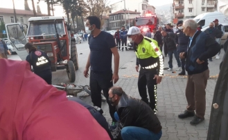 Dursunbey’de traktör motosiklet çarpıştı: 1 yaralı