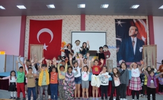 Gömeç'te Başkan Himam'dan, 23 Nisan hediyesi 'Çocuk Tiyatrosu'