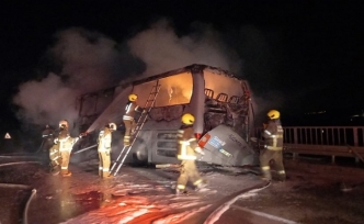 Balıkesir'de yolcu otobüsü alev alev yandı