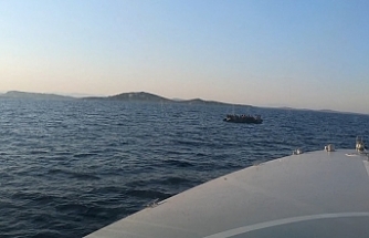 Türk karasularına itilen 53 göçmen kurtarıldı