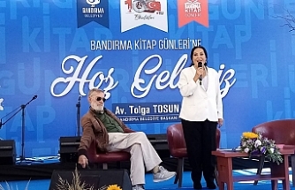 Türkan Şoray ve Ahmet Mekin Bandırma'da kitap imzaladı